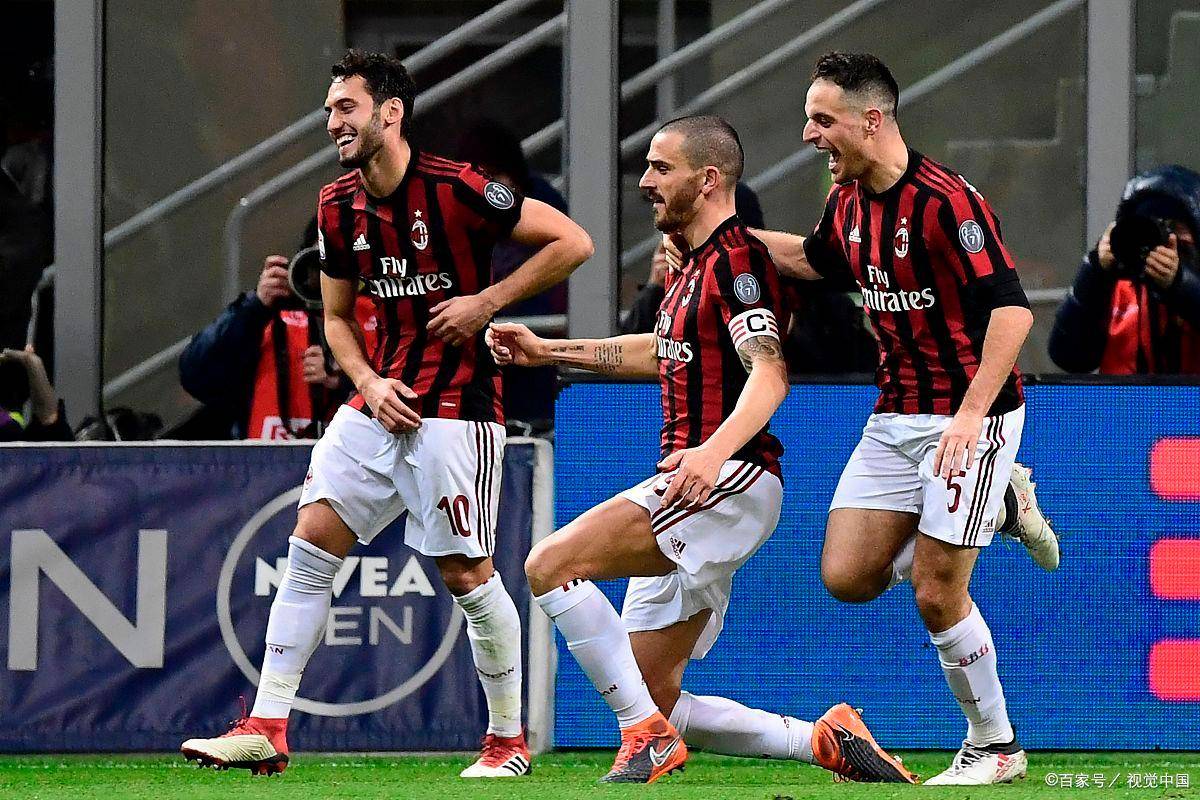 福登调侃小球迷：要这么多签名是不要拿去卖，赚了钱分我一半