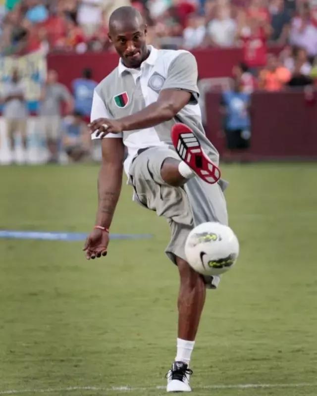 C罗为合作的AI网站宣传，视频中梅罗之争再次成为话题