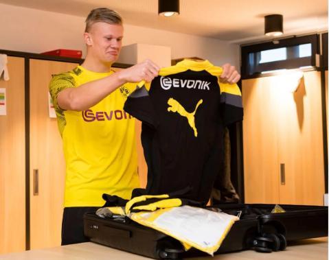 欧文快攻完成压哨上篮