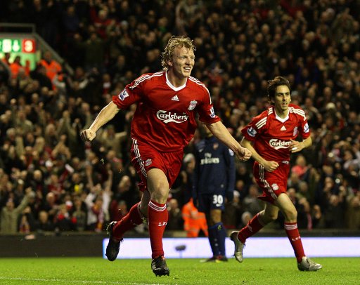 2025中超大结局：海港卫冕申花亚军 梅州亚泰降级（2025中超收官：海港卫冕成功，申花获亚军，梅州与亚泰降级）