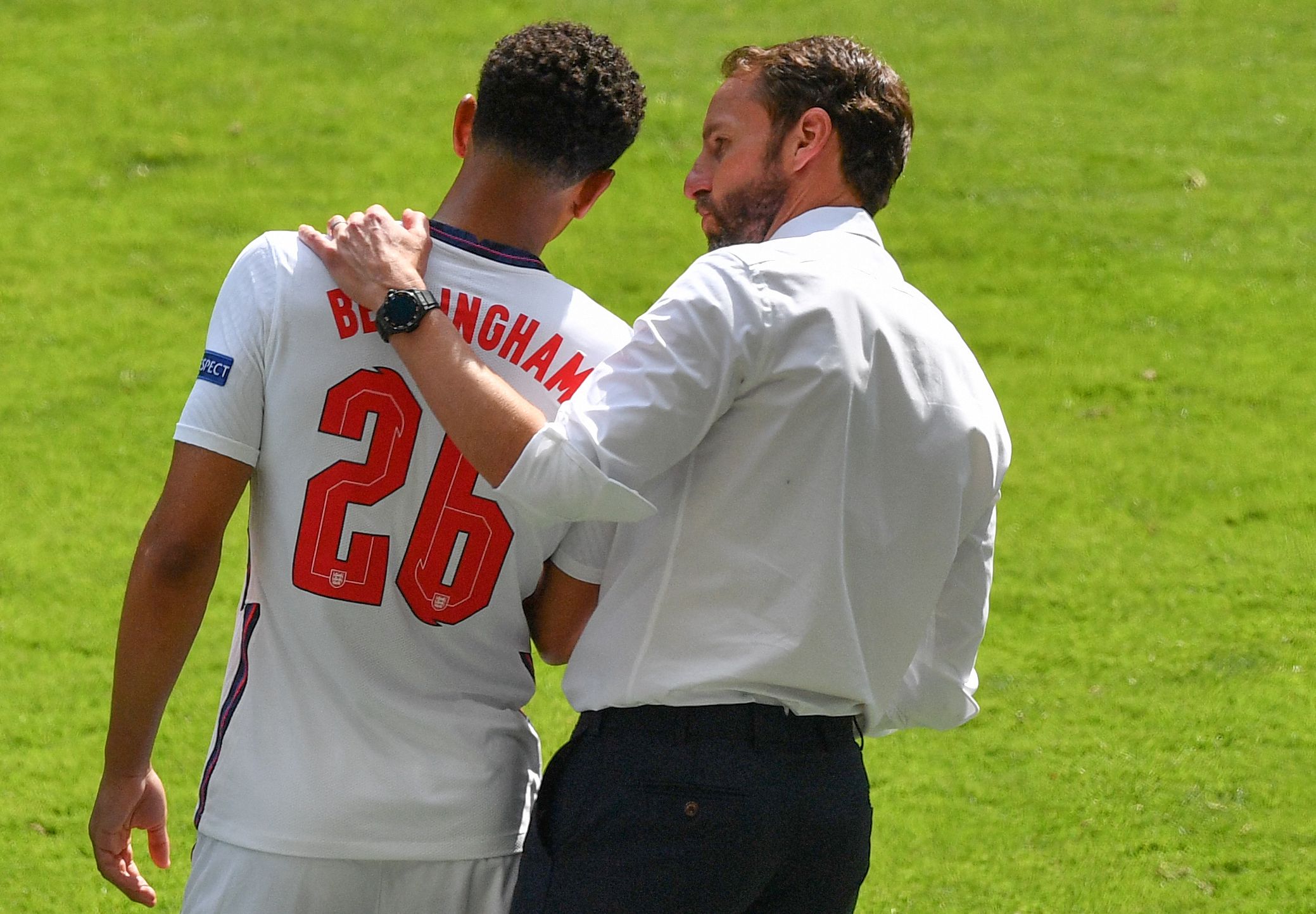 拜仁新战术体系攻守兼备