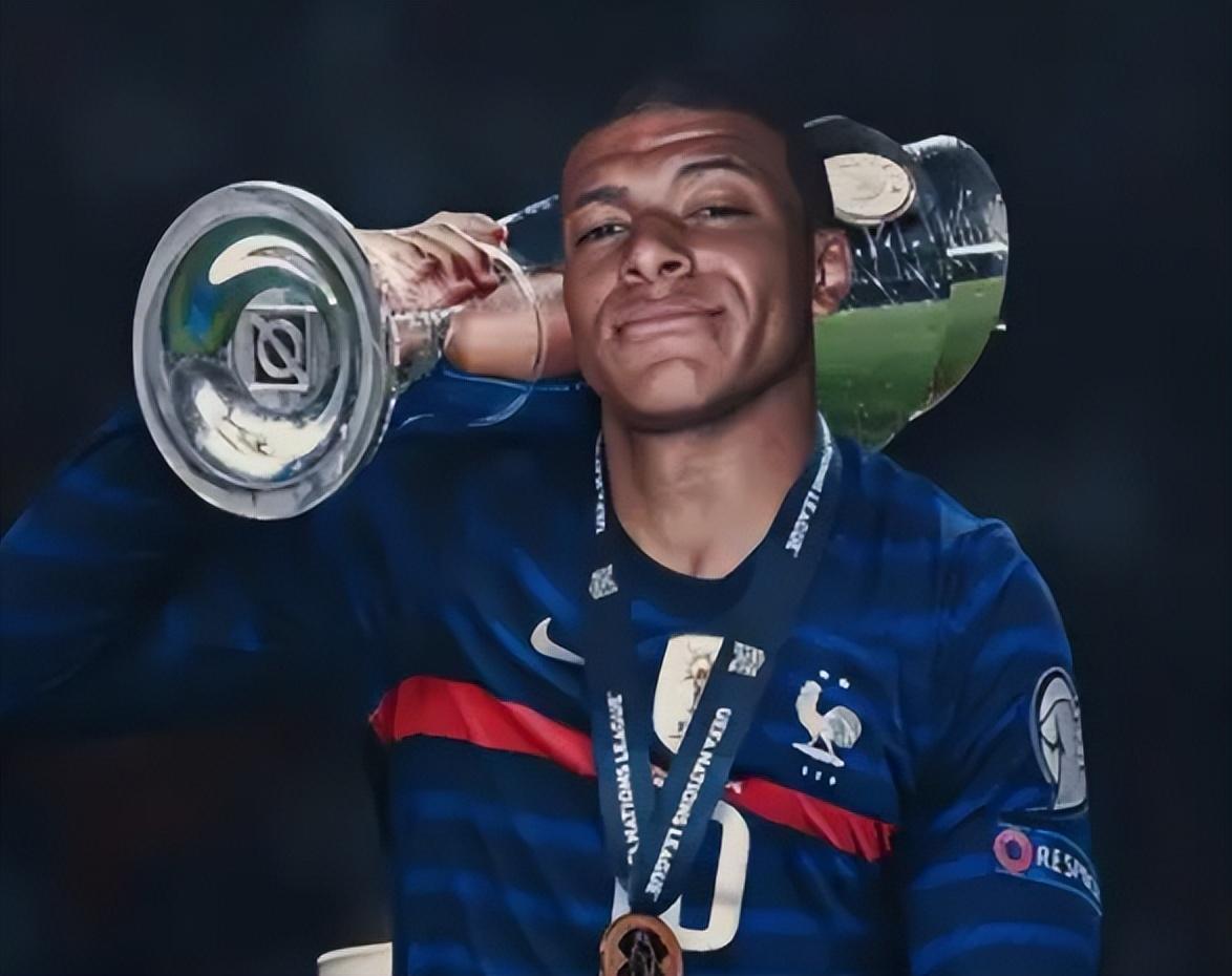 年终大战16强出炉：登贝莱&罗德里金球对决、姆巴佩vs莱万（年终决战16强揭晓：登贝莱与罗德里金球争锋，姆巴佩对阵莱万）