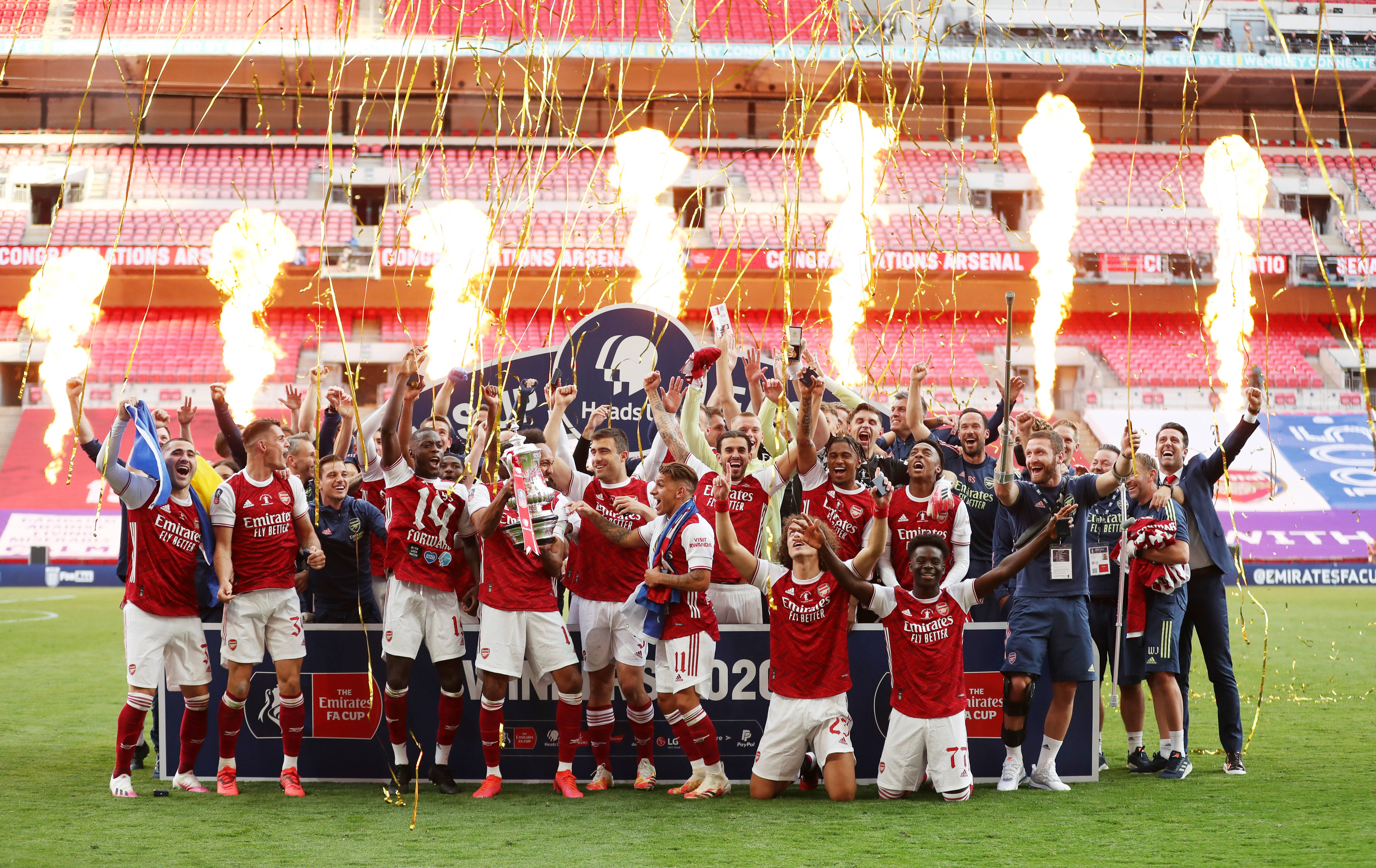 颜骏凌：和范德萨交换了联系方式，在儿时偶像面前踢球是圆梦