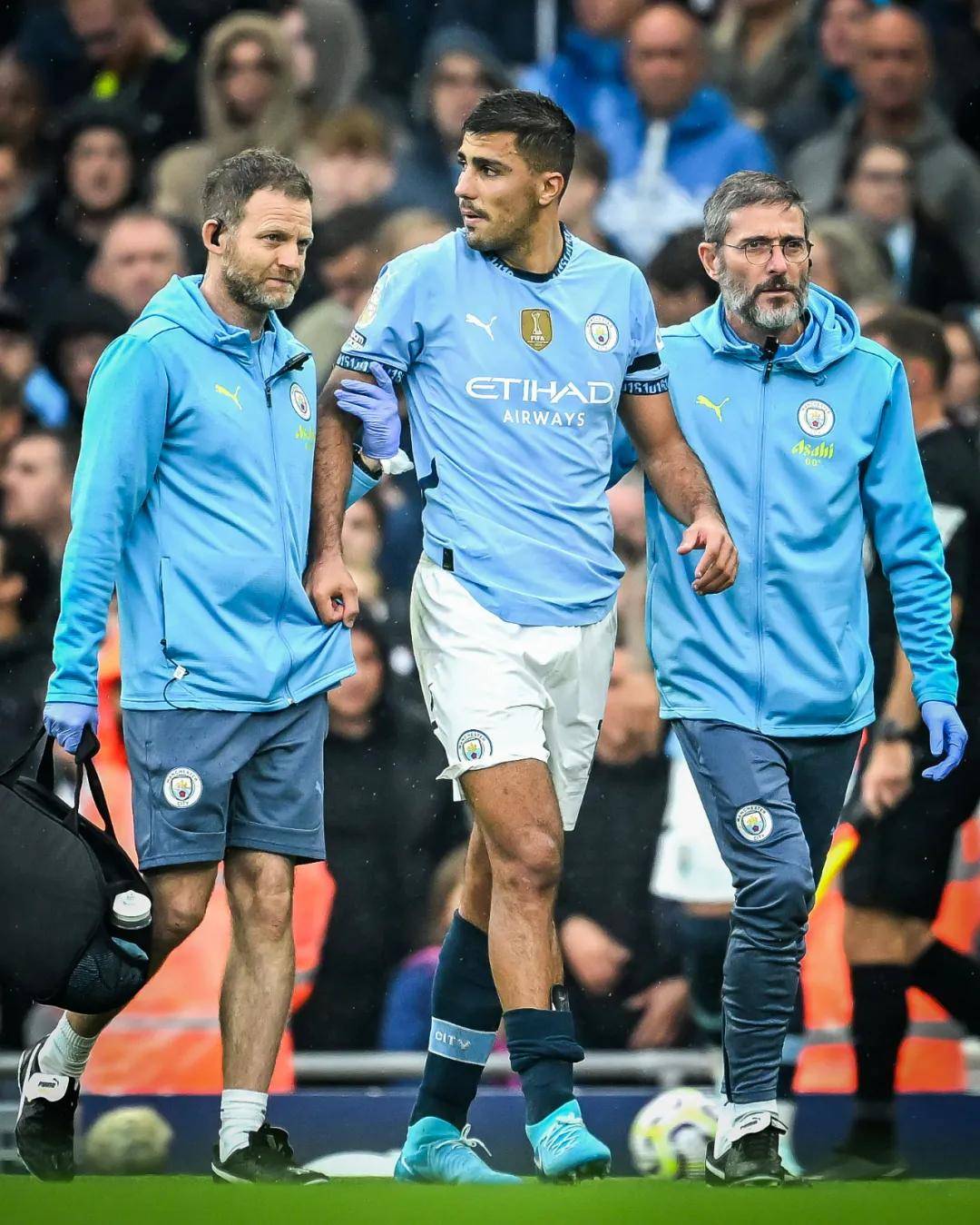 发布仅4个小时后，梅西造访诺坎普社媒动态点赞已突破1000万