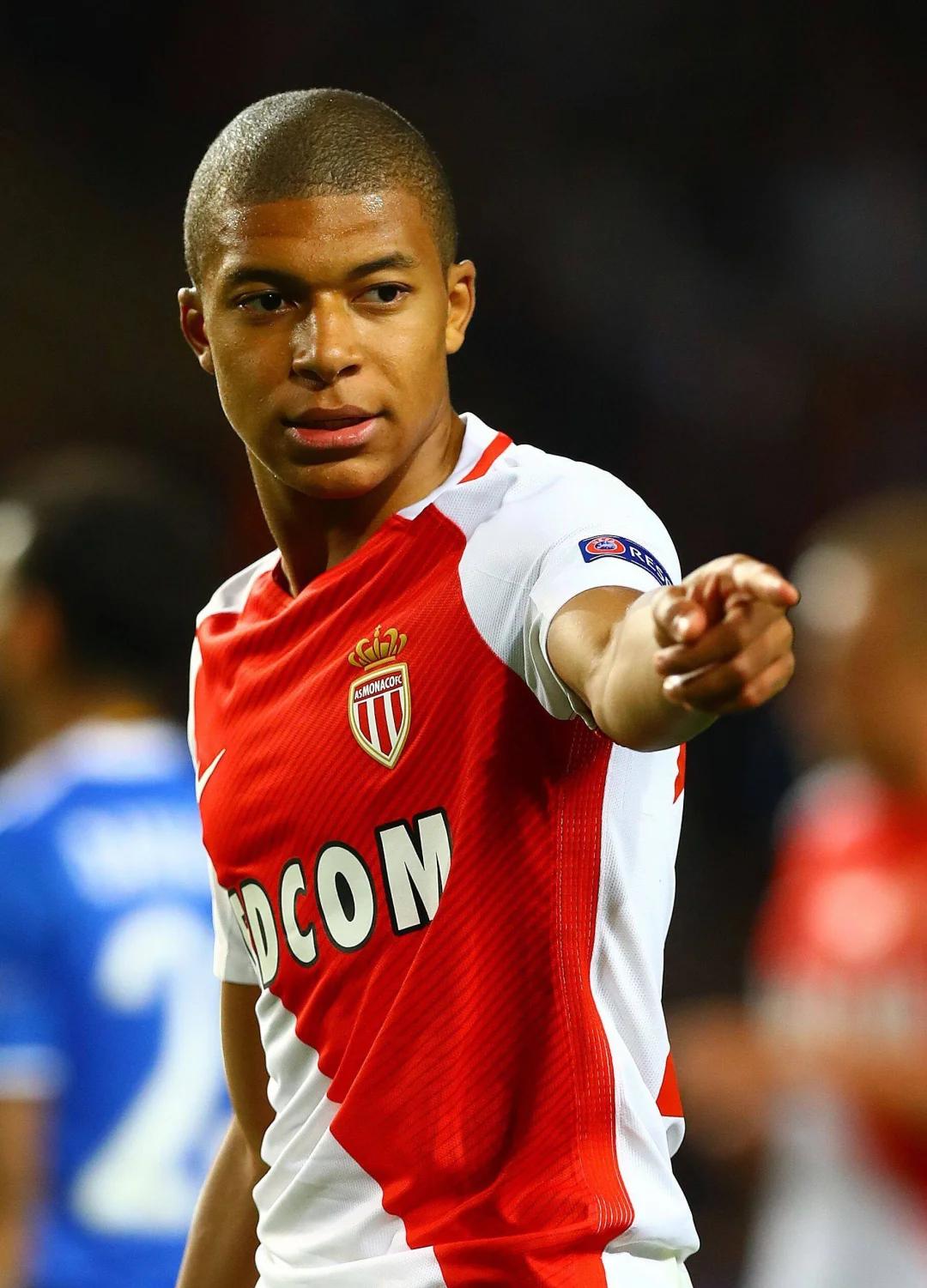 FIFA年度最佳女足球员候选：拉索、邦马蒂、卡尔登泰等人在列（FIFA年度最佳女足候选名单公布：拉索、邦马蒂、卡尔登泰等入选）