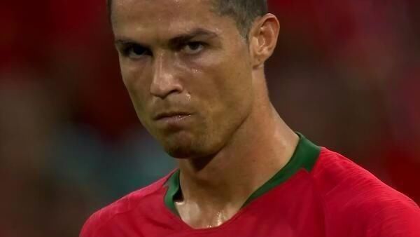 阿德莱德联官方：古德温在场边默默支持着队友们（阿德莱德联官宣：古德温场边观战，低调为队友打气）