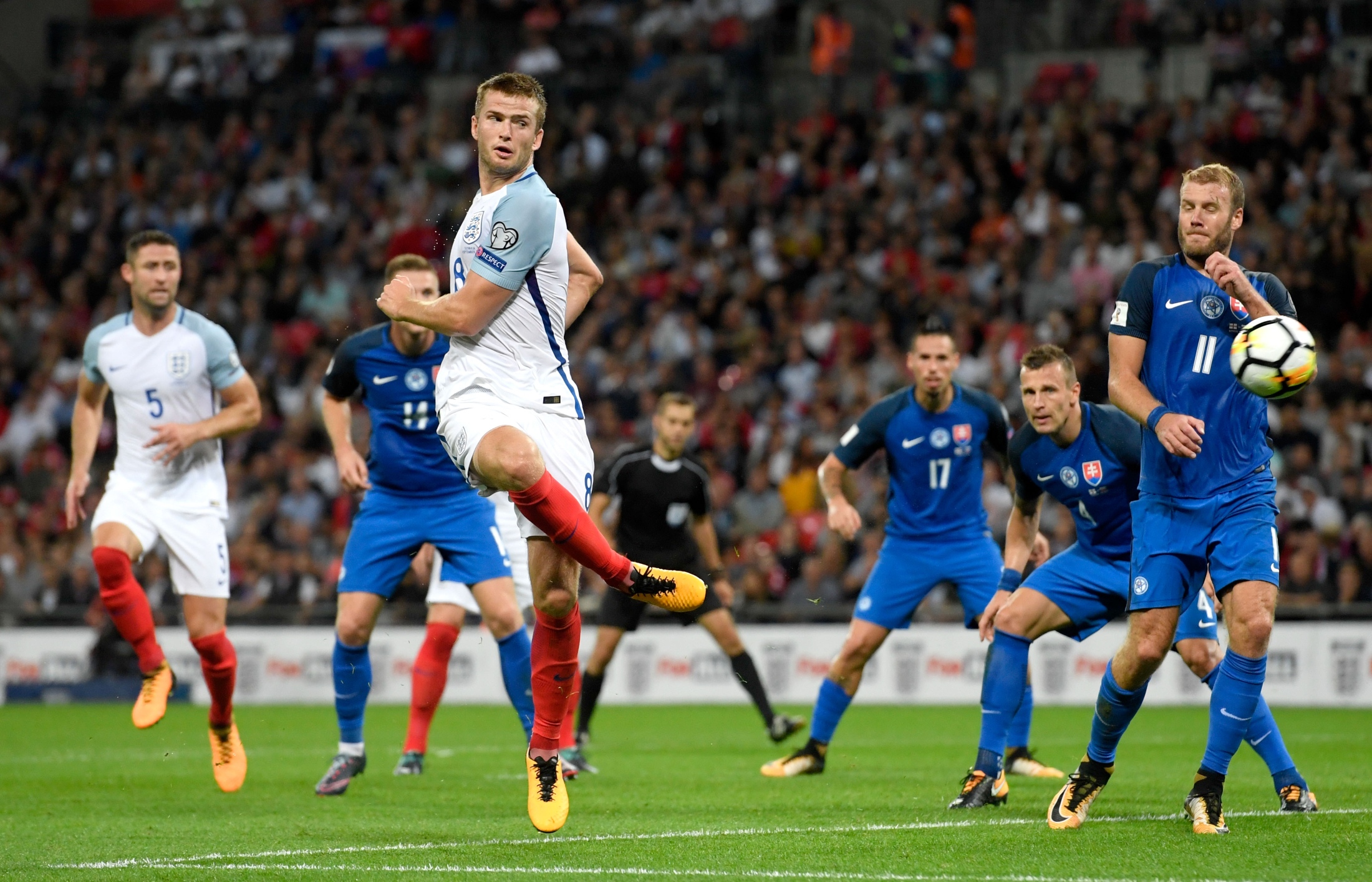 贝克汉姆发文庆祝球队夺冠，妻子、儿子、女儿齐现身，38岁梅西再创传奇