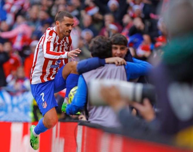 基恩：曼联球员接受采访像人机，我很高兴看到他们场上被拿捏（基恩炮轰曼联：球员受访如机器人，场上被对手拿捏让我很开心）