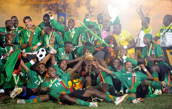 记者：上海申花5名外援以及谢鹏飞和戴伟浚随队出征亚冠客场（记者：申花5外援携谢鹏飞、戴伟浚随队征战亚冠客场）