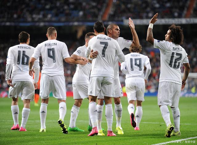 罗杰斯vs曼联全场数据：7射门2进球，传球成功率81.2%（罗杰斯战曼联：7射2球，传球成功率81.2%）