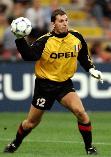 RMC体育：马赛球迷抗议法超杯在科威特举行，决定抵制比赛（RMC体育：因法超杯移师科威特，马赛球迷宣布抵制）