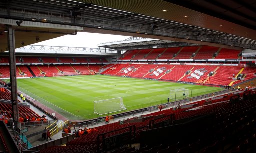 利物浦暂时摆脱困境，但斯洛特执教仍存疑，维尔茨与基耶萨表现关键，战术调整引发争议。