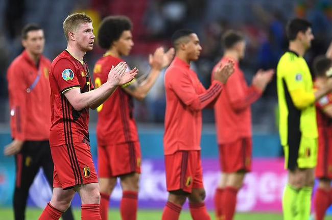 法尔克：拜仁已基本谈妥于帕续约条件，只差解约金条款的分歧（法尔克：拜仁与于帕续约基本达成一致，仅在解约金条款上仍有分歧）