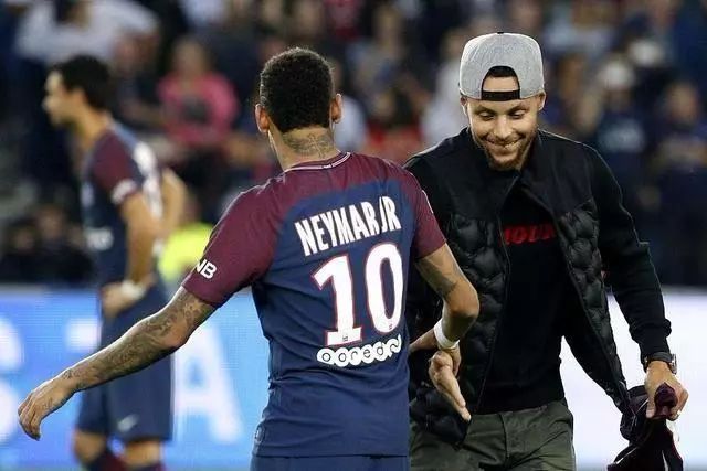 NBA官方新秀榜：克尼佩尔&弗拉格继续稳居前二